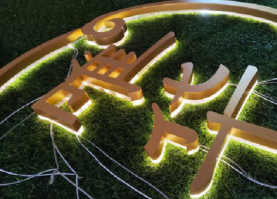 宁海门头上的发光字你选对了吗？